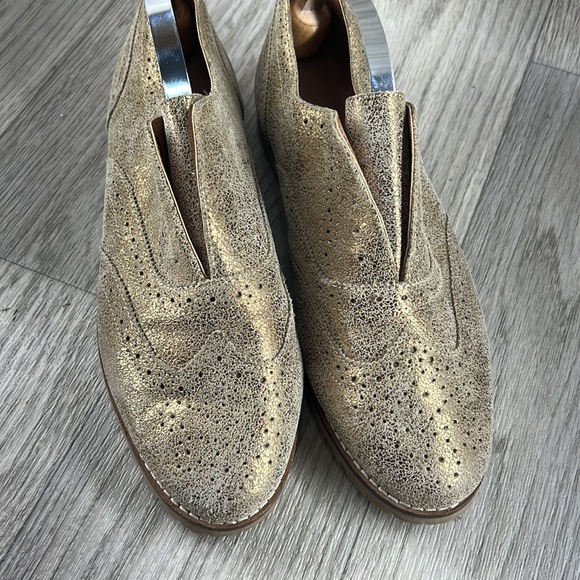 Carlton London Oxford Gold Metallic - Picture 10 of 13